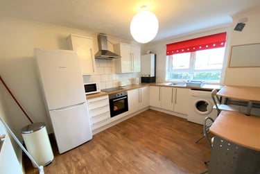 3 bed flat, Greetham Street, University of Portsmouth, Portsmouth, PO54LJ - Image 1