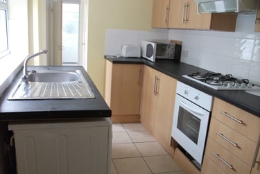 5 bed house, Exmouth Road, Southsea, Portsmouth, PO52QL - Image 2