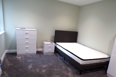 6 bed house, Fraser Road, University of Portsmouth, Portsmouth, PO51EE - Image 1