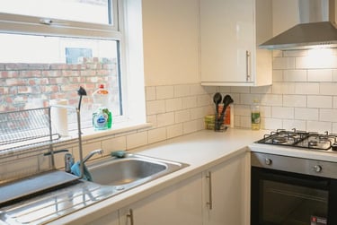 4 bed house, Napier Road, Southsea, Portsmouth, PO52RA - Image 1