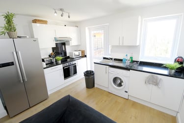 5 bed house, Francis Avenue, Southsea, Portsmouth, PO40HL - Image 1