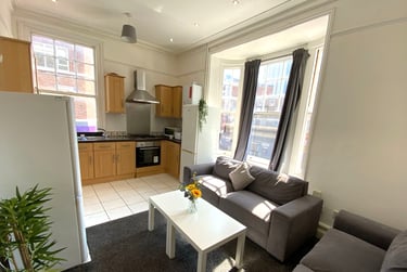 6 bed flat, Edinburgh Road, City Centre, Portsmouth, PO11DE - Image 1