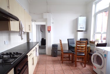 4 bed flat, Palmerston Road, Southsea, Portsmouth, PO53LU - Image 2