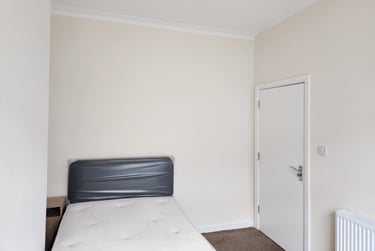 4 bed house, Suffolk Street, Charlestown, Salford, M66DQ - Image 1