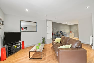 2 bed flat, Bedford Terrace, Greenbank, Plymouth, PL48EY - Image 1