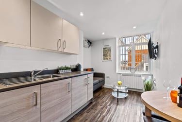 2 bed flat, North Hill, Plymouth, PL48ET - Image 1
