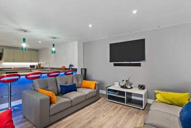 8 bed flat, Bedford Terrace, North Hill, Plymouth, PL48EY - Image 1