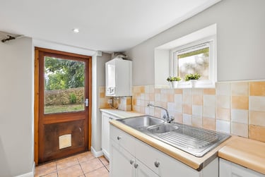 2 bed flat, Lisson Grove, Mutley, Plymouth, PL47DN - Image 3