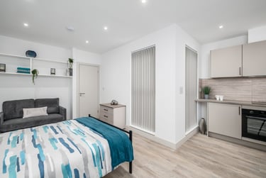 1 bed studio, North Hill, Plymouth, PL48ET - Image 2