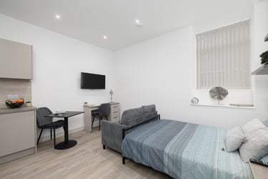1 bed studio, North Hill, Plymouth, PL48ET - Image 2