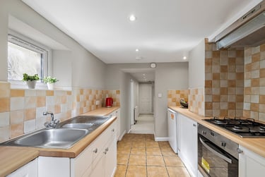 2 bed flat, Lisson Grove, Mutley, Plymouth, PL47DN - Image 4