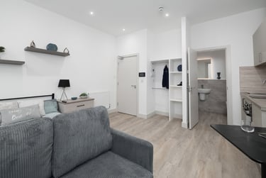 1 bed studio, North Hill, Plymouth, PL48ET - Image 1