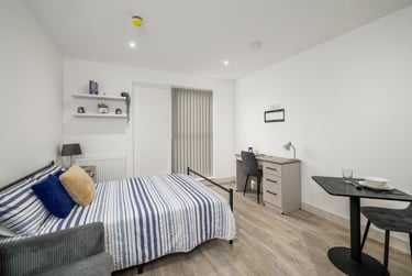 1 bed studio, North Hill, Plymouth, PL48ET - Image 2
