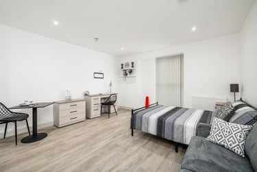 1 bed studio, North Hill, Plymouth, PL48ET - Image 3