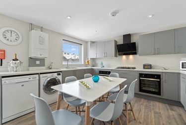 6 bed flat, Armada Street, North Hill, Plymouth, PL48LS - Image 1