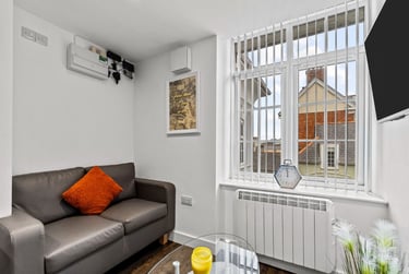 2 bed flat, North Hill, Plymouth, PL48ET - Image 3