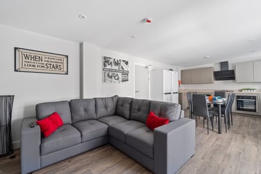 6 bed flat, Bedford Terrace, North Hill, Plymouth, PL48EY - Image 1