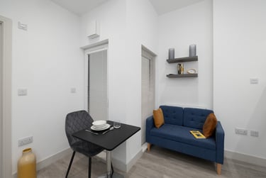 1 bed studio, North Hill, Plymouth, PL48ET - Image 3