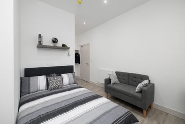 1 bed studio, North Hill, Plymouth, PL48ET - Image 4