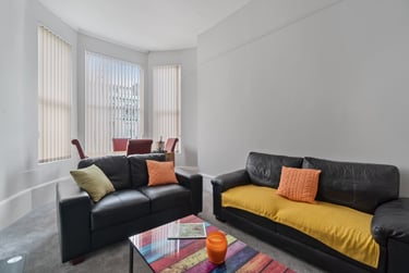 7 bed flat, Whitefield Terrace, Greenbank, Plymouth, PL48NH - Image 1