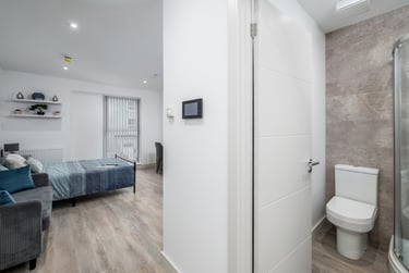 1 bed studio, North Hill, Plymouth, PL48ET - Image 5