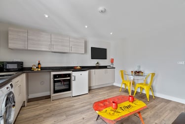 2 bed flat, Armada Street, North Hill, Plymouth, PL48LS - Image 2