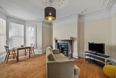 2 bed flat, Lisson Grove, Mutley, Plymouth, PL47DN - Image 1