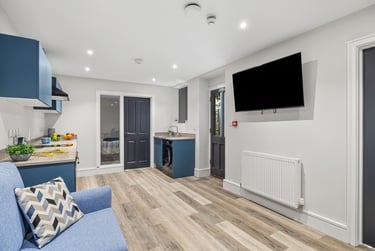 2 bed flat, North Hill, Greenbank, Plymouth, PL48JT - Image 2