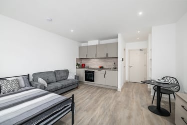 1 bed studio, North Hill, Plymouth, PL48ET - Image 1
