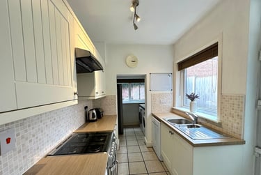 4 bed house, Cross Street (INCLUDES BILLS), Ashbourne rd area, Derby, DE223FZ - Image 1