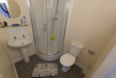 9 bed house, Royal Terrace, Barrack Road, Northampton, NN13RF - Image 2