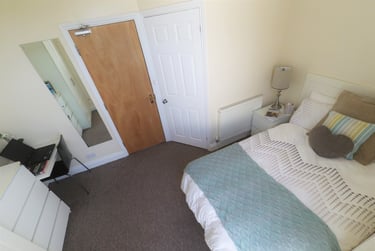 9 bed house, Royal Terrace, Barrack Road, Northampton, NN13RF - Image 7