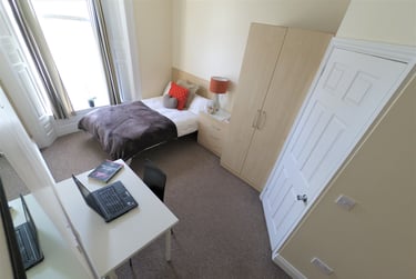9 bed house, Royal Terrace, Barrack Road, Northampton, NN13RF - Image 4