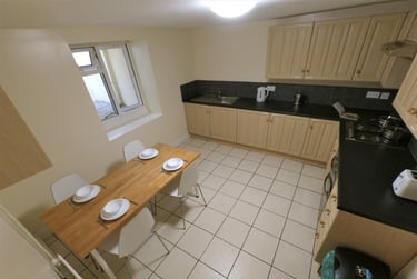 9 bed house, Royal Terrace, Barrack Road, Northampton, NN13RF - Image 8