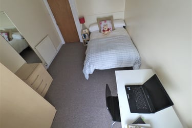 9 bed house, Royal Terrace, Barrack Road, Northampton, NN13RF - Image 5