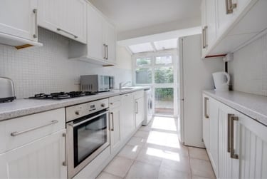 4 bed house, Marle Hill Parade, Francis Close Hall, Cheltenham, GL504LG - Image 3