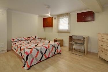 4 bed house, Marle Hill Parade, Francis Close Hall, Cheltenham, GL504LG - Image 4
