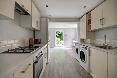 5 bed house, Swindon Road, St Pauls, Cheltenham, GL519HZ - Image 2