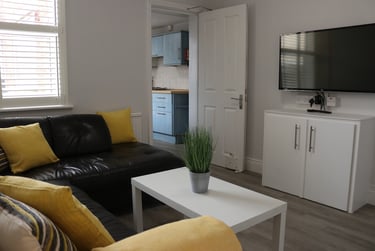 6 bed house, Swindon Road, St Pauls, Cheltenham, GL519HZ - Image 1