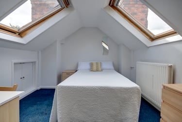 6 bed house, Swindon Road, St Pauls, Cheltenham, GL519HX - Image 1
