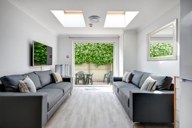 6 bed house, St. Pauls Street North, Francis Close Hall, Cheltenham, GL504AQ - Image 1
