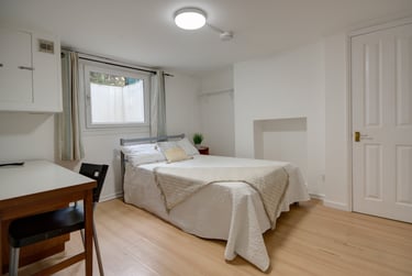 5 bed house, Marle Hill Parade, Francis Close Hall, Cheltenham, GL504LG - Image 5