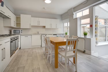 6 bed house, Swindon Road, St Pauls, Cheltenham, GL519HZ - Image 1