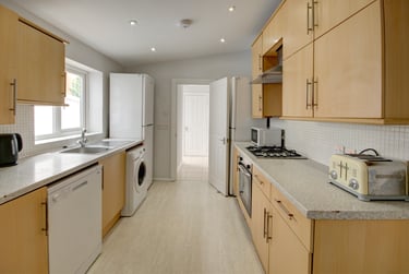 6 bed house, Marle Hill Road, Francis Close Hall, Cheltenham, GL504LN - Image 3