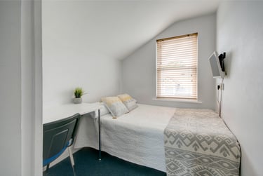 5 bed house, Marle Hill Road, Francis Close Hall, Cheltenham, GL504LN - Image 9