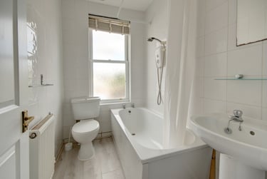 5 bed house, Marle Hill Road, Francis Close Hall, Cheltenham, GL504LN - Image 4