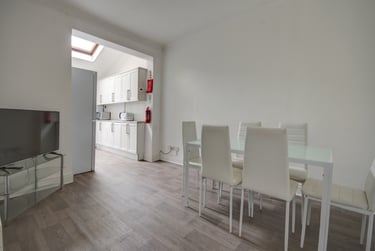 4 bed house, Marle Hill Parade, Francis Close Hall, Cheltenham, GL504LG - Image 2