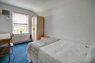 4 bed house, Marle Hill Parade, Francis Close Hall, Cheltenham, GL504LG - Image 6