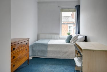 4 bed house, Marle Hill Parade, Francis Close Hall, Cheltenham, GL504LG - Image 7