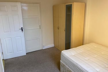 3 bed flat, Maysoule Road, Wandsworth, London, SW112BT - Image 3